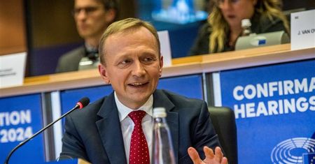 Nowy polski komisarz w UE. Kandydatura Piotra Serafina zaakceptowana