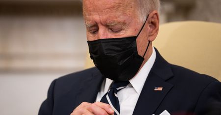 Biden zasnął w trakcie rozmowy przed kamerami? To nagranie podbija sieć
