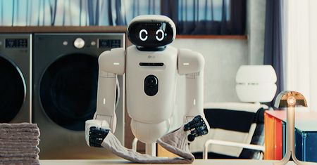 Ten robot pracuje tylko z produktami LG. CLOiD pomoże nam w domu