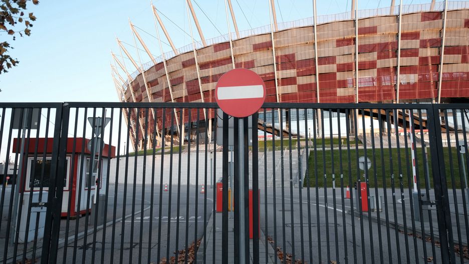 Warszawa. Mieszkańcy skarżą się na nielegalne wyścigi na błoniach stadionu