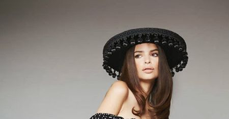 Ratajkowski pozuje z pistoletem!