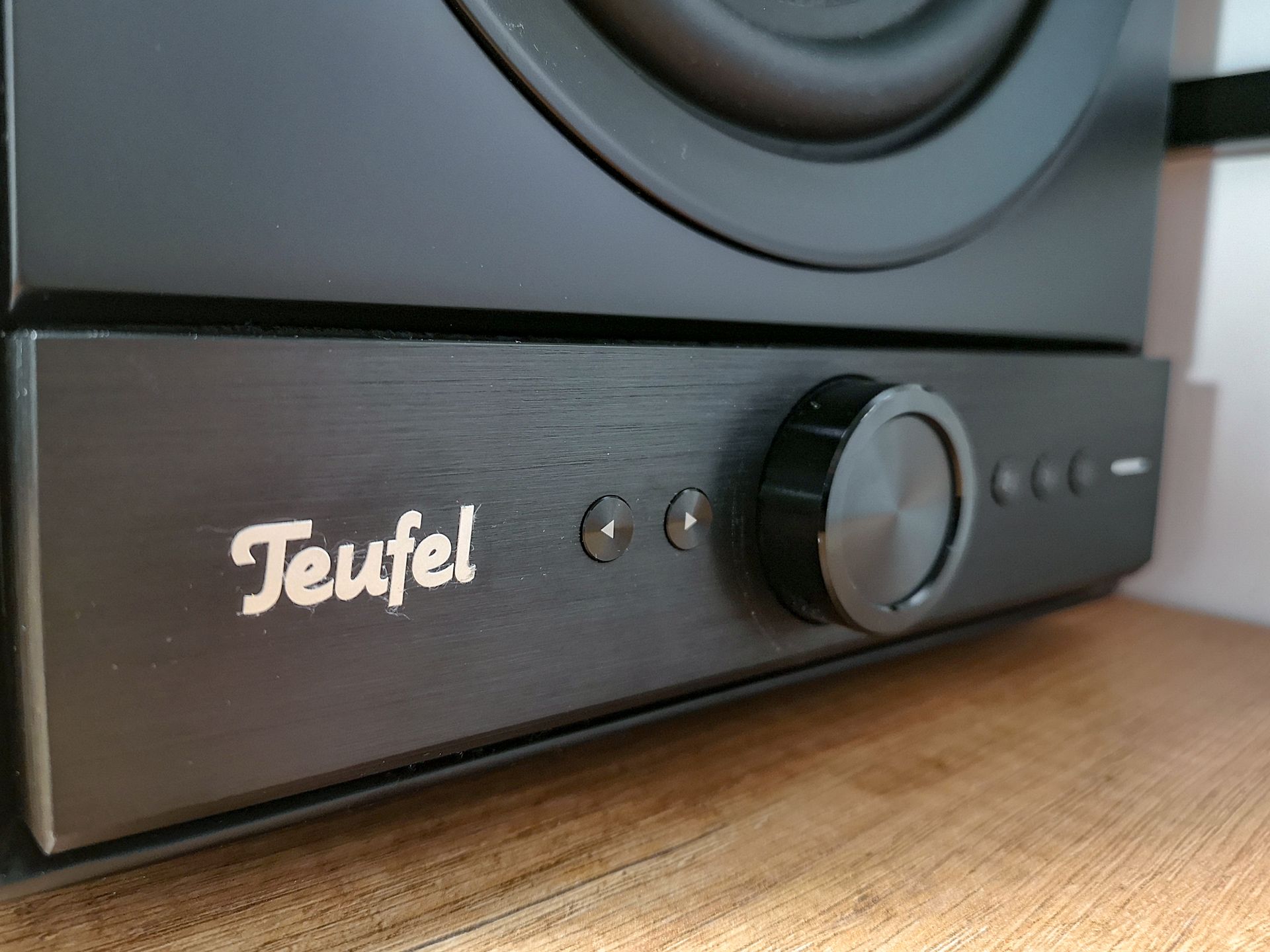 Test głośników Teufel Stereo M: bogactwo możliwości zamknięte w tradycyjnej formie 4
