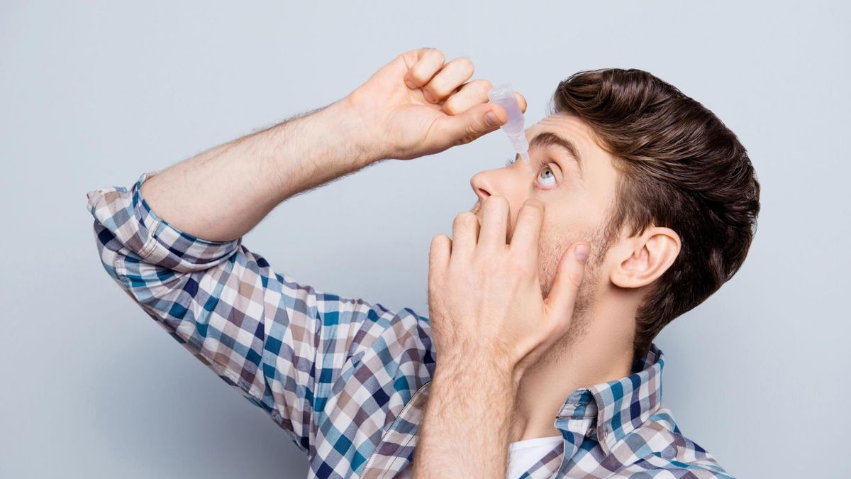 Worek spojówkowy umożliwia zaaplikowanie leków w formie kropli lub maści.