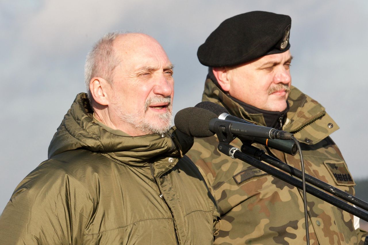 "Żołnierze w dresach". Będzie zawiadomienie do prokuratury ws. Macierewicza