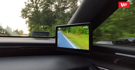 Cyfrowe lusterka w Lexusie ES 300h za 9500 zł. Są potrzebne czy to zbędny gadżet?