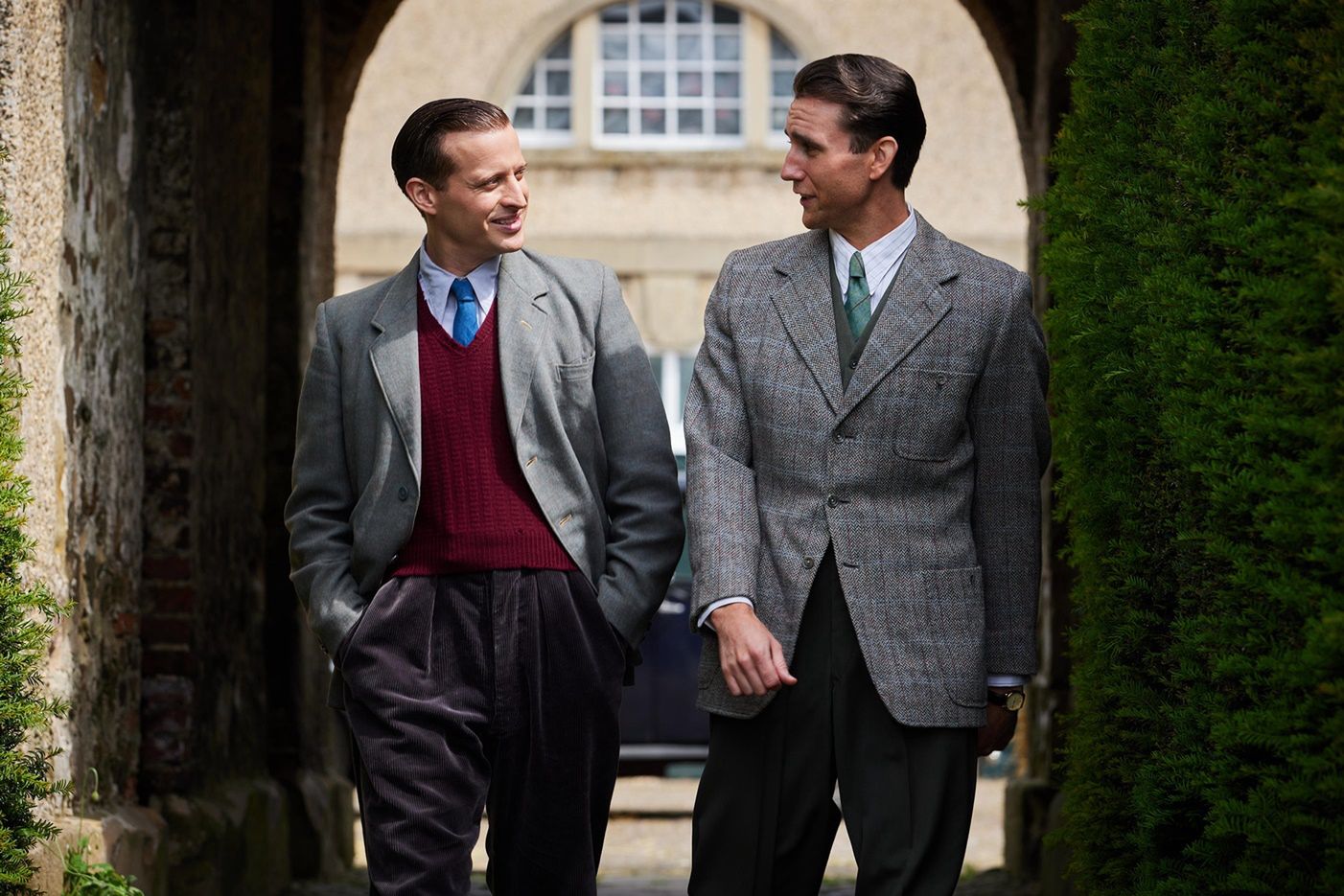 James Herriot (Nicholas Ralph) i  Hugh Hulton (Matthew Lewis) 