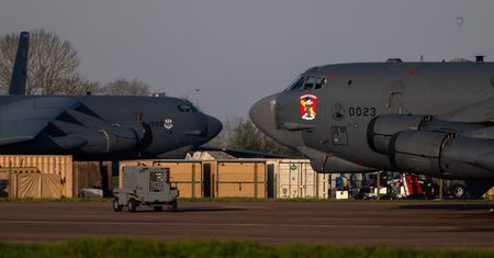 Poważny incydent w okolicy bazy wojskowej w UK. Aresztowania i ewakuacja mieszkańców