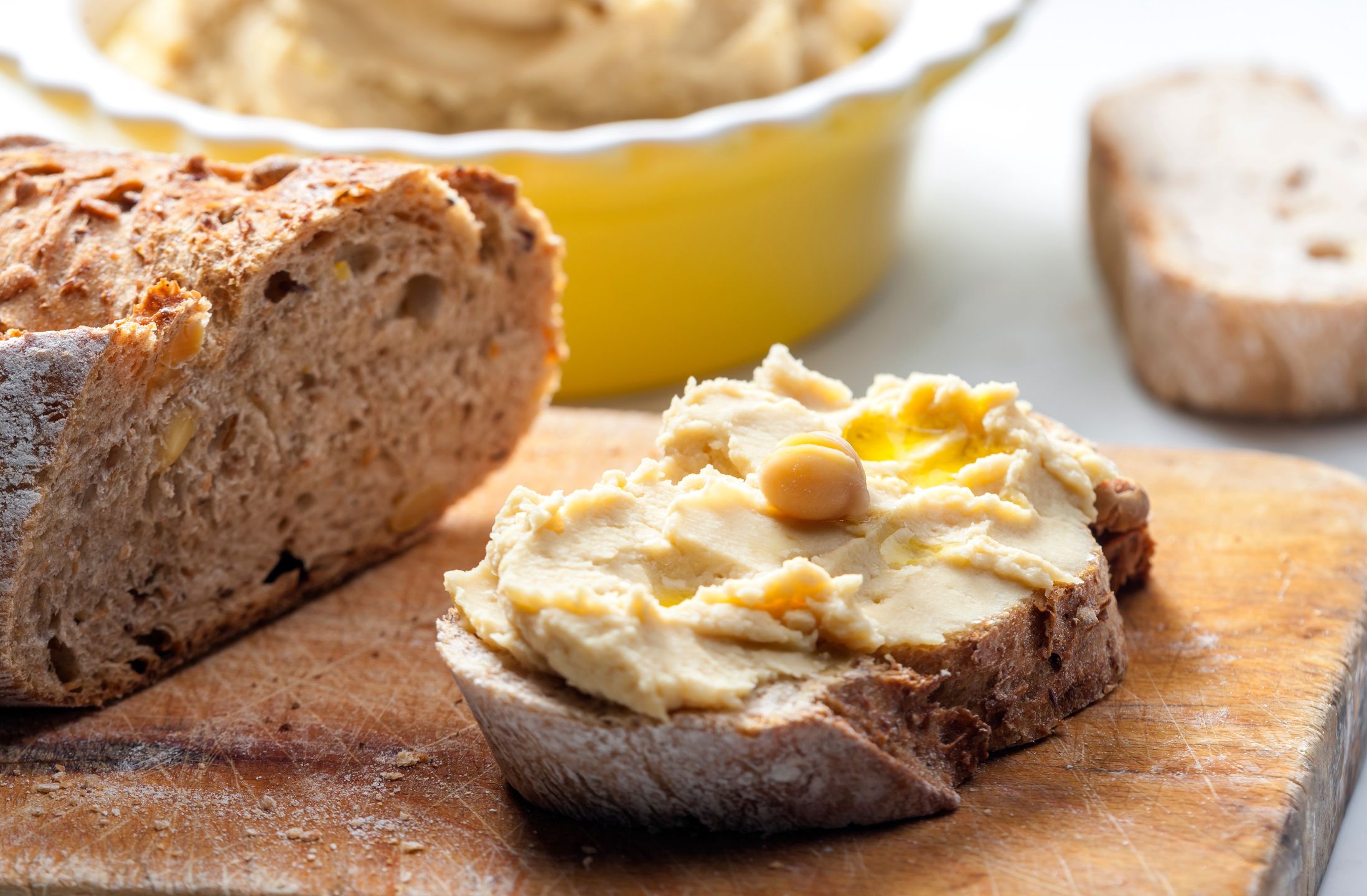 Domowy hummus to pyszne smarowidło do chleba