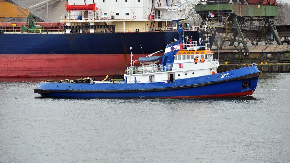 Na Bałtyku zatonął dźwig portowy. Połowa załogi holownika była pod wpływem alkoholu 