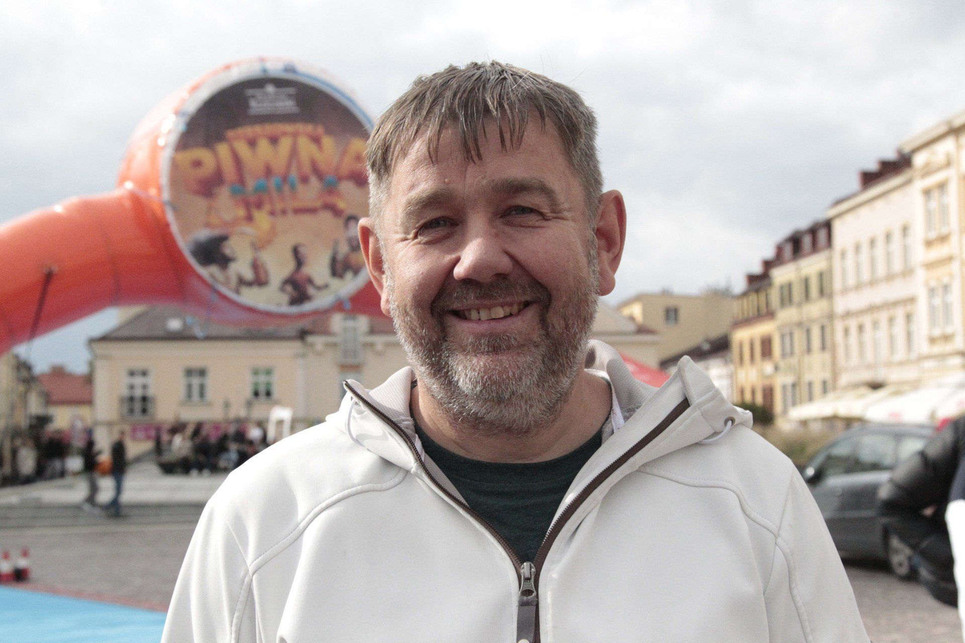 Rynek w Rzeszowie wypełnił się śmiechem, sportową energią i festiwalowym nastrojem podczas wyjątkowego biegu - Piwnej Mili/2025