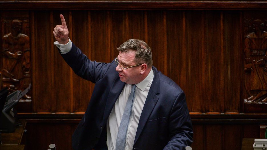 Warszawa, 25.01.2024. Poseł PiS Michał Wójcik na sali obrad Sejmu w Warszawie, 25 bm. Posłowie zajmą się m.in. dwoma obywatelskimi projektami ustaw: o Karcie Nauczyciela oraz o rencie socjalnej. (aldg) PAP/Marcin Obara