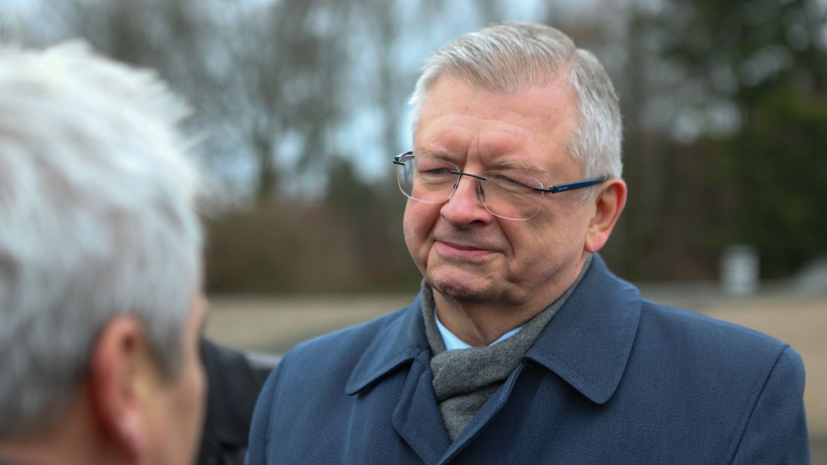 - Polska prokuratura zajęła pieniądze z kont ambasady i misji handlowej Rosji - przekazał w środę agencji Ria Nowosti ambasador Rosji Siergiej Andriejew