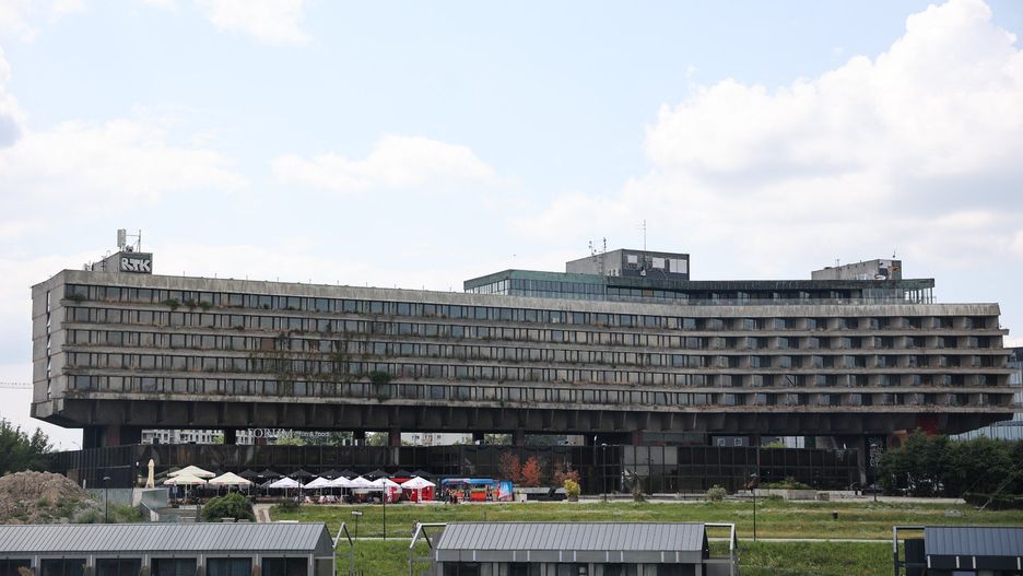 Hotel Forum był przed laty synonimem nowoczesności, dziś charakterystyczna bryła straszy w centrum miasta