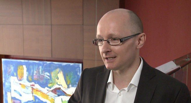 Sprzedaży przez internet podnosi sprzedaż w tradycyjnych sklepach hipermarketów