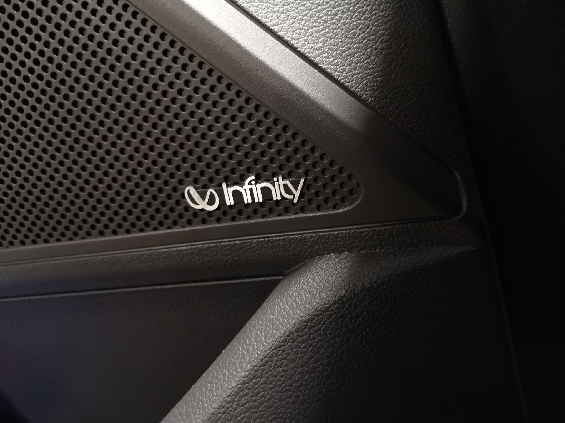 Hyundai Ioniq Electric: System zarządzania energią i audio Infinity 20