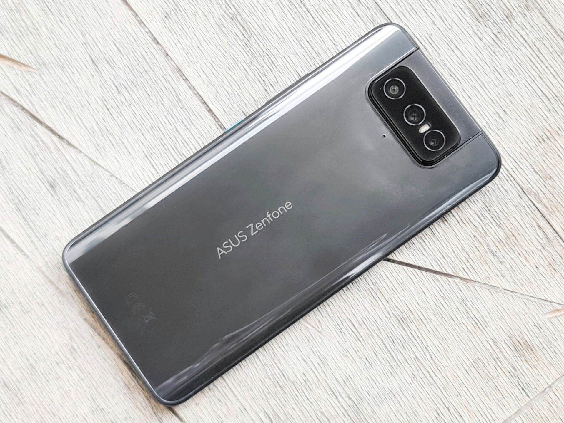 Smartfon inny niż (prawie) wszystkie. ASUS Zenfone 8 Flip: test 99