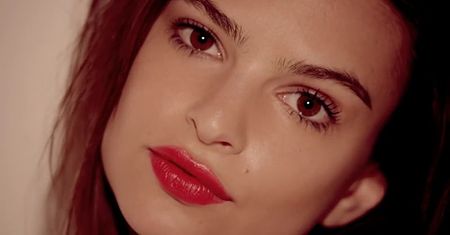 Prześwietlamy styl Emily Ratajkowski