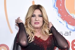 Nie chce starzeć się z godnością. Woli zapłacić za zabiegi