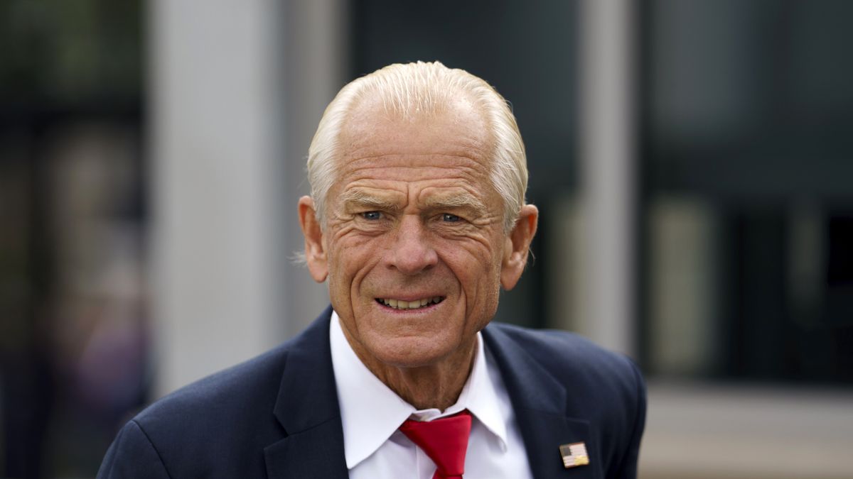 US Senior Counselor to US President Donald Trump for Trade and Manufacturing Peter Navarro outside the White House in Washington DC, USA, 26 August 2025. EPA/WILL OLIVER Dostawca: PAP/EPA.