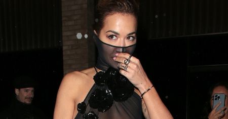Rita Ora bryluje na imprezie "Vogue'a" w całkowicie prześwitującej kreacji