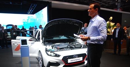 Hyundai N Option królował na stoisku w Paryżu. Takich dodatków nikt się nie spodziewał