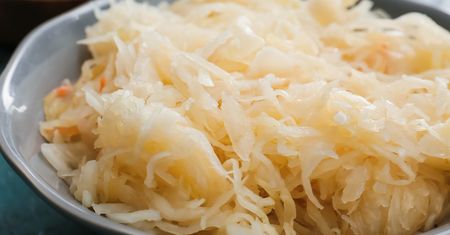 Domowa kiszona kapusta, którą zrobisz w 3 dni. Już nigdy nie kupisz gotowej