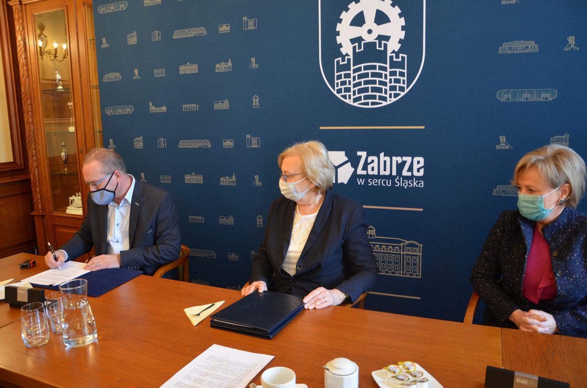 Zabrze. Władze Zabrza i spółki JKM z Mikołowa podpisały umowę na budowę nowej drogi.