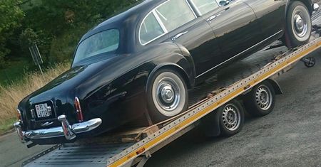 Polska firma transportowała bentleya z Francji. Auto znikneło, później trzeba było dopłacić