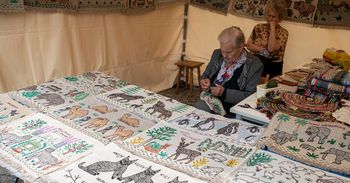 Piknik tkacki w Białymstoku. Mieszkańcy poznali bliżej tradycyjne tkactwo i spotkali się mistrzami tego rzemiosła
