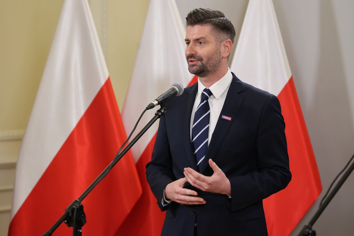 tłit, mowa nienawiści, nowa lewica, wiceminister sprawiedliwości, Krzysztof Śmiszek, lgbt Kary za mowę nienawiści. Padł konkretny termin