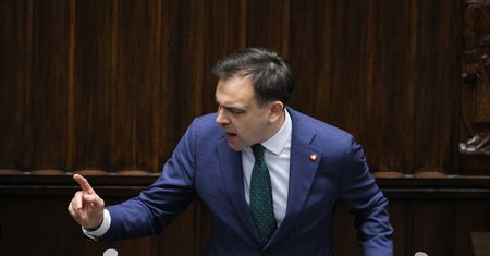 Gorąco w Sejmie. Minister do prezesa PiS: splądrowaliście portfele Polaków