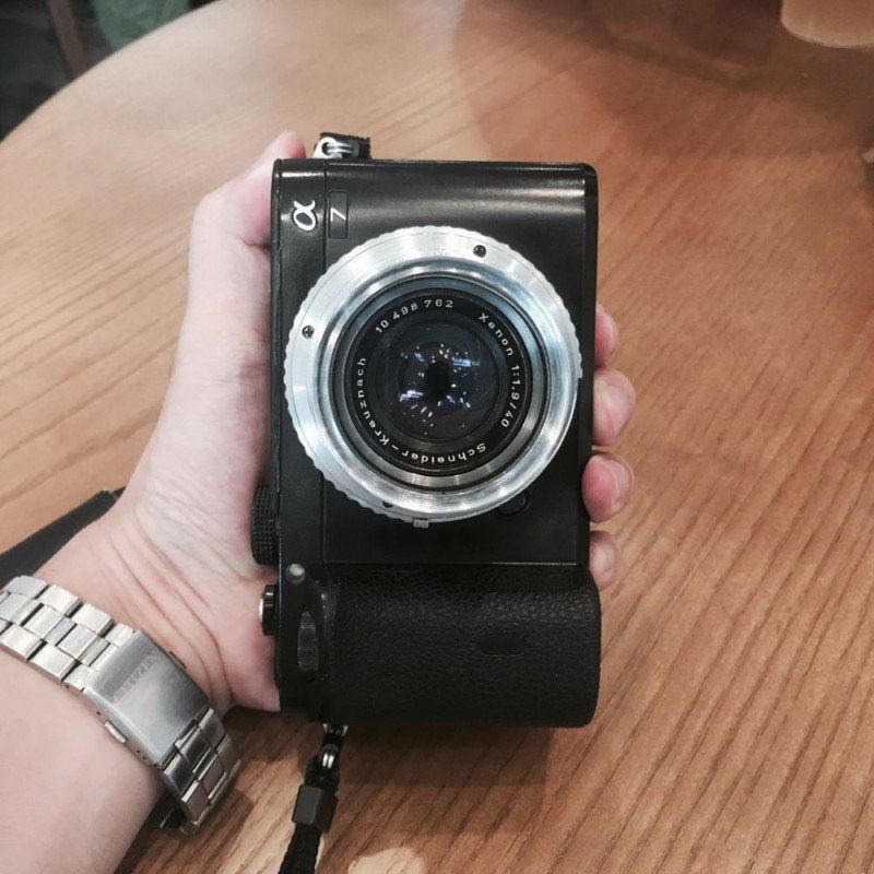 Fotograf uciął wizjer w swoim Sony A7. Dlaczego właściwie to zrobił? 7