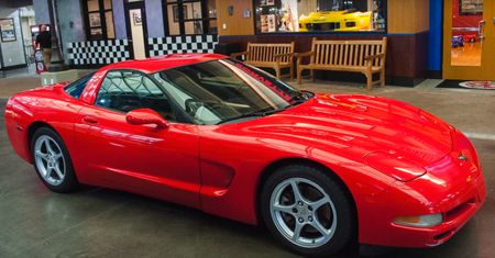 Przejechał Chevroletem Corvette ponad milion kilometrów. Teraz oddał samochód do muzeum