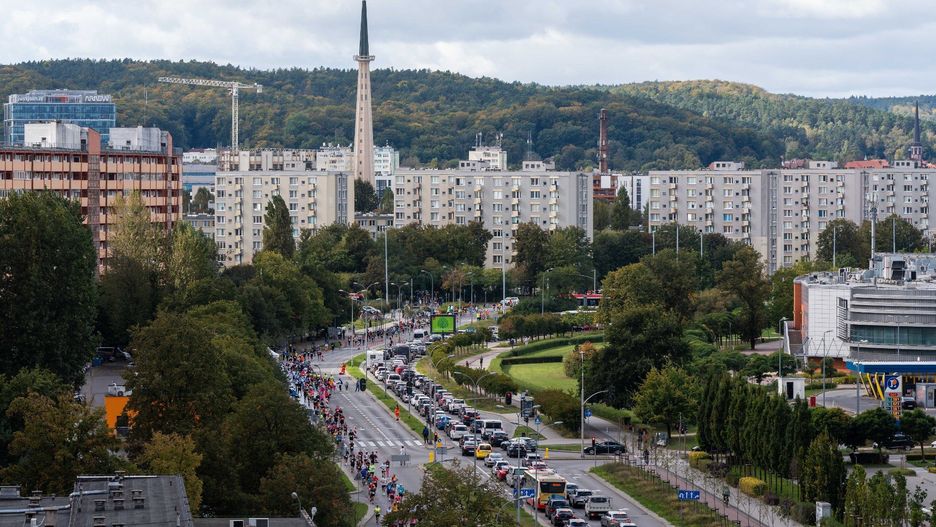 Półmaratoński bieg na ulicach miasta Gdańska wiąże się ze zmianami w weekendowych nawykach zmotoryzowanych mieszkańców i turystów