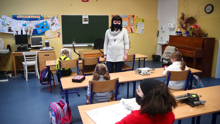 Wraca zdalne nauczanie dla klas I-III w całej Polsce