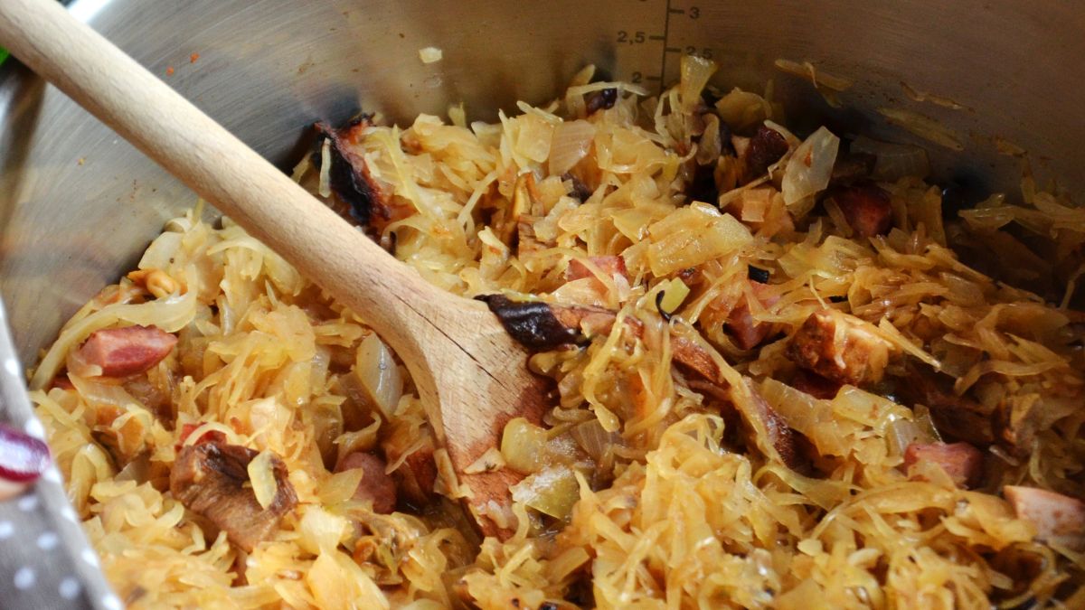 Z resztek ze świątecznego stołu przygotuj bigos 