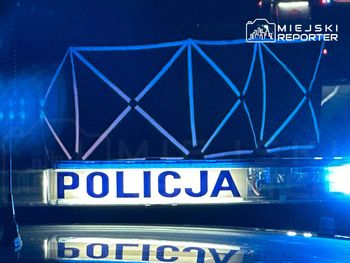 Mazowieckie: BMW uderzyło w drzewo i dachowało. Kierowca zginął na miejscu