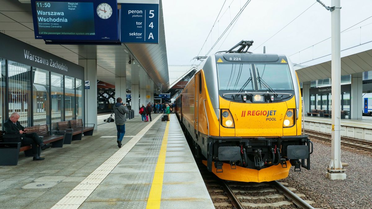Konferencja prasowa RegioJet
Fot. Pawel Wodzynski/East News, 07.10.2025. Konferencja prasowa czeskiego przewoznika kolejowego RegioJet, polaczona z przejazdem sk?adem RegioJet na trasie Warszawa Zachodnia - Warszawa Wschodnia.
Pawel Wodzynski