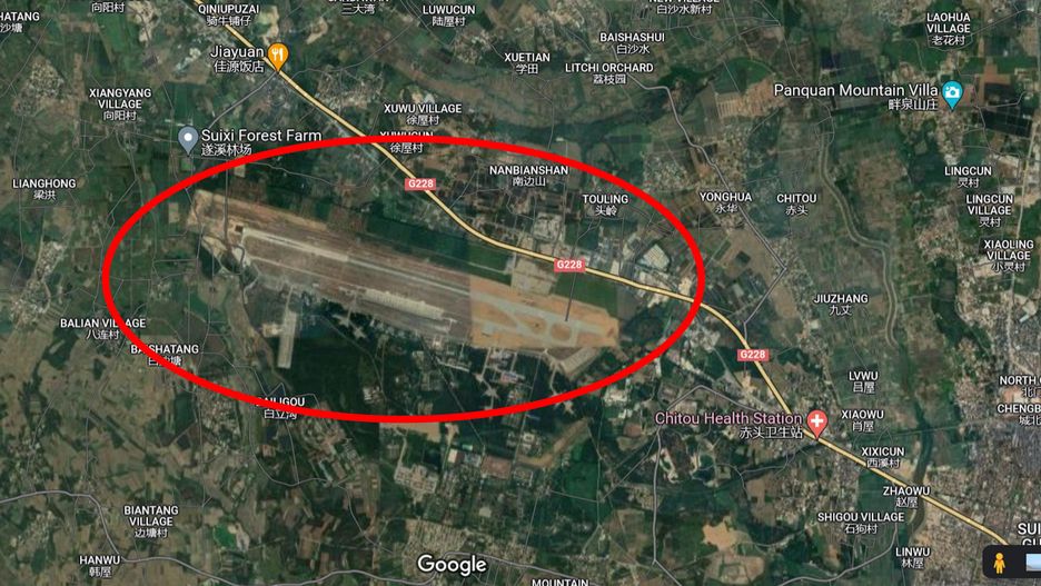 Widok na bazę lotnicza w Suixi w Mapach Google