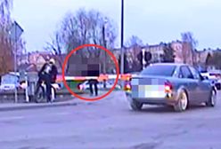 Przechodziła przez torowisko po zamknięciu rogatek. Nie wiedziała, że jest nagrywana