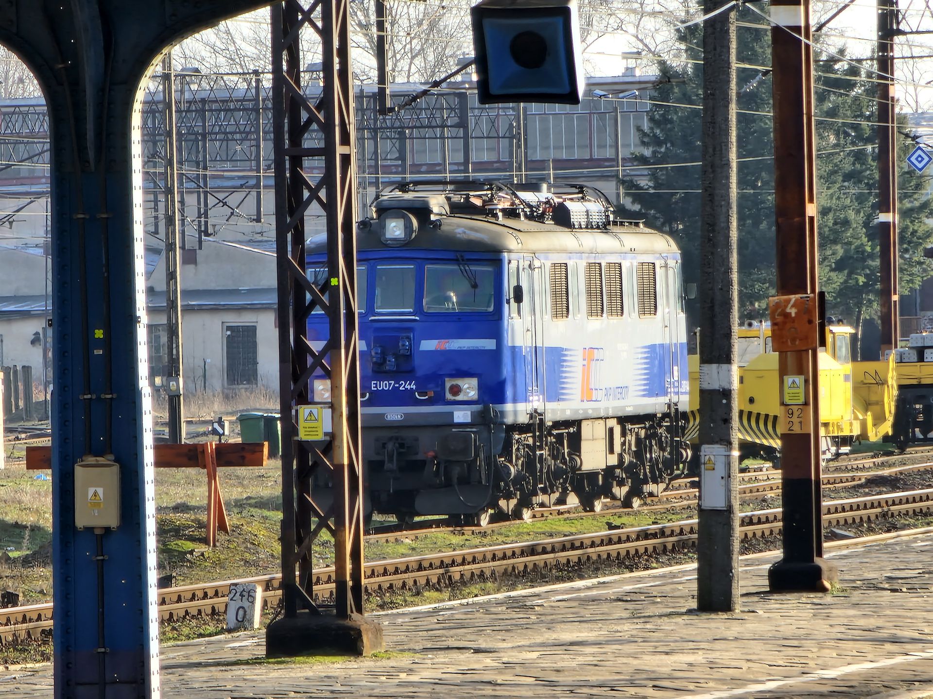 Opad szczęki. Samsung Galaxy S22 Ultra ma niewiarygodnie dobry zoom 25