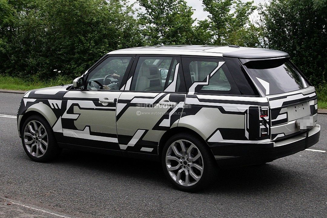 Nowy Range Rover - zdjęcie szpiegowskie (fot. Automedia via Autoevolution)