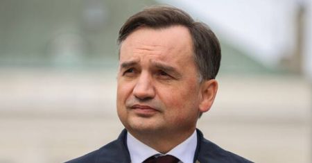 Straszy Romanowskiego i Wosia więzieniem. Mówi o "rakietach" od Ziobry