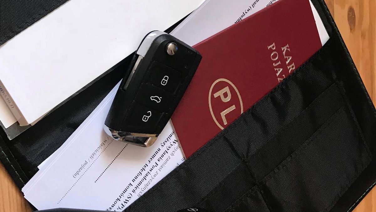 Żaden dokument czy kluczyk nie jest potwierdzeniem własności auta, tak jak umowa sprzedaży. Warto dobrze napisać jej treść.