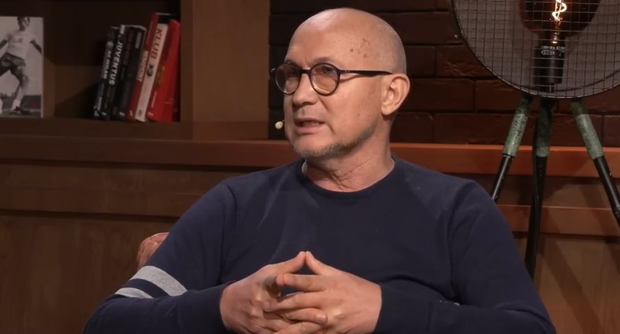 Znany komentator Ekstraklasy znika z Canal+. Wypowiedział kontrowersyjne słowa o dzieciach