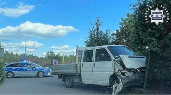 Pijany 28-latek skradzionym autem spowodował dwie kolizje