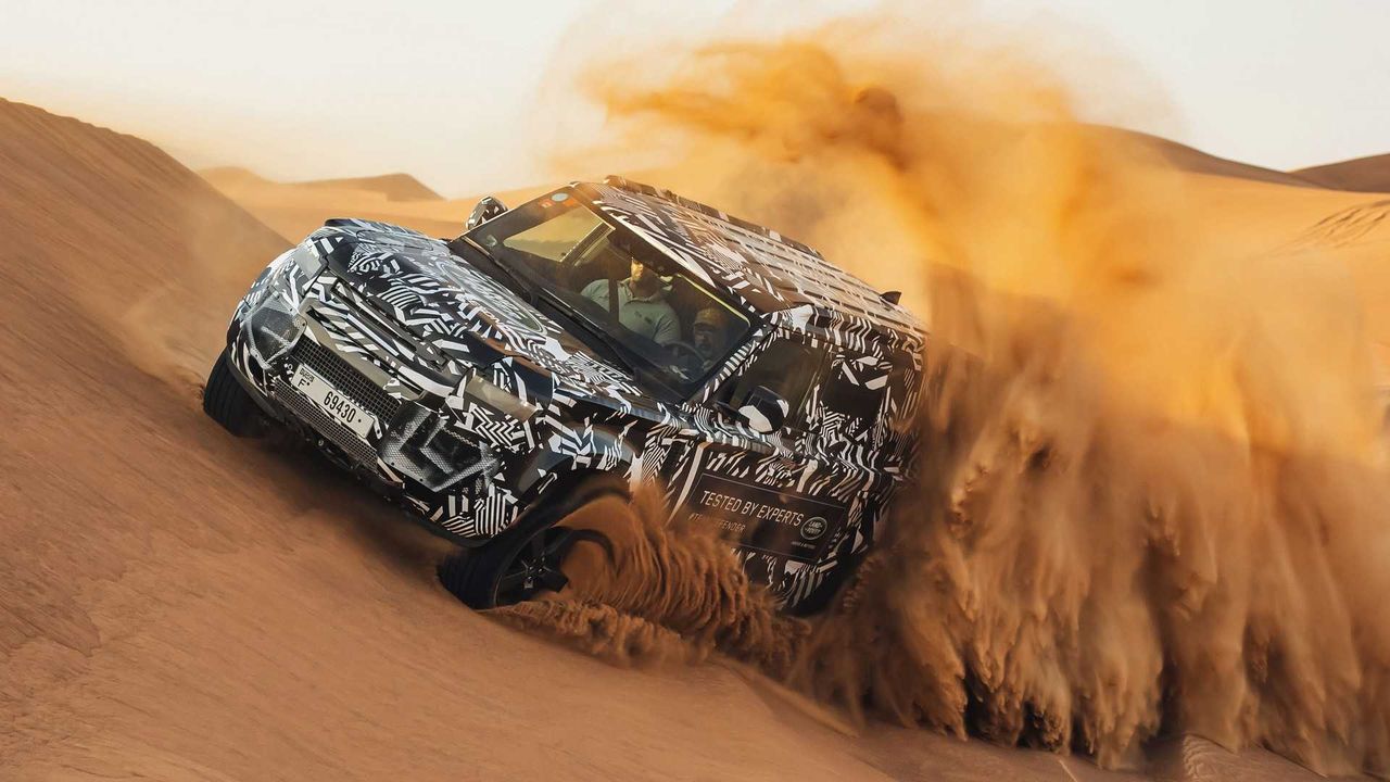 Nowy Land Rover Defender otrzyma pneumatyczne zawieszenie