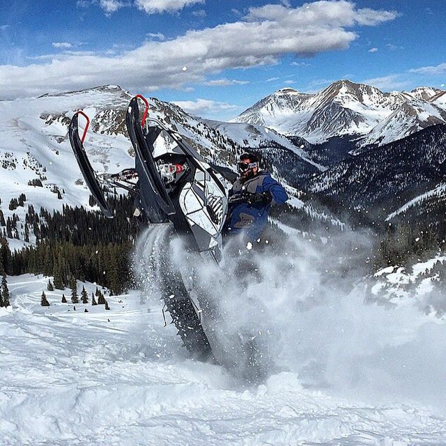 Broń, aligator i seksowne syrenki. Tak imprezuje Król Instagrama 6