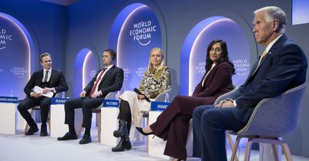 Davos i teorie spiskowe. NASK ostrzega przed fałszywkami