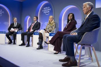 Davos i teorie spiskowe. NASK ostrzega przed fałszywkami